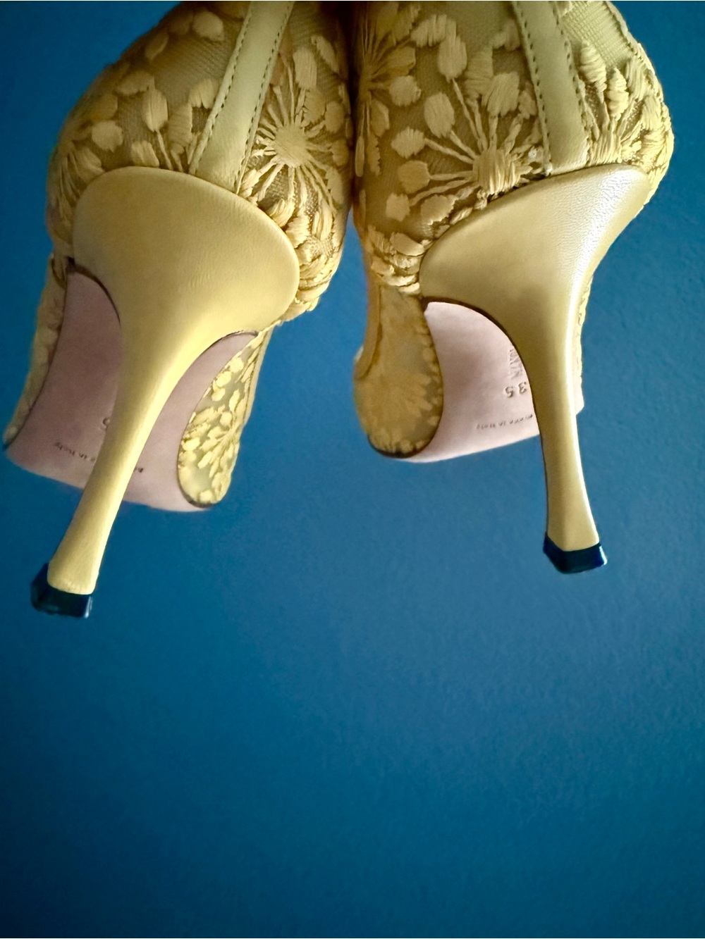 Vintage Manolo Blahnik Embroidered Leather Lace Floral Stiletto Heels 105 Pumps - Picture 4 of 6
